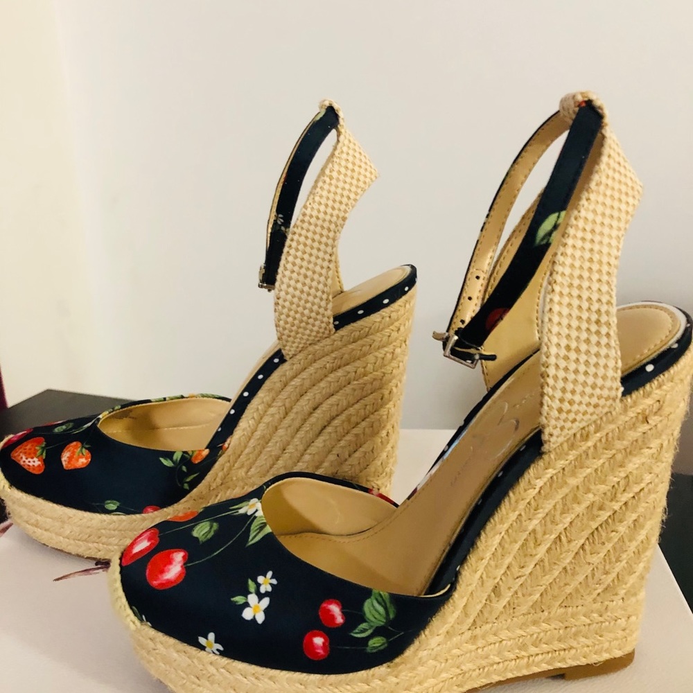 Jessica Simpson Cherry Wedge Shoes🍒🍓Size 6.